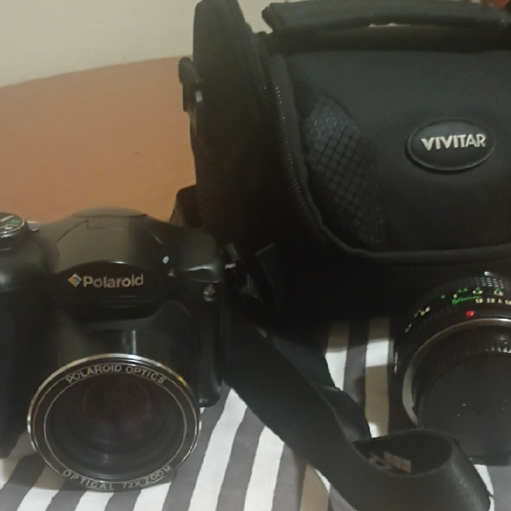 Polaroid Black Camera with Lens and Case - Picture 10 of 11